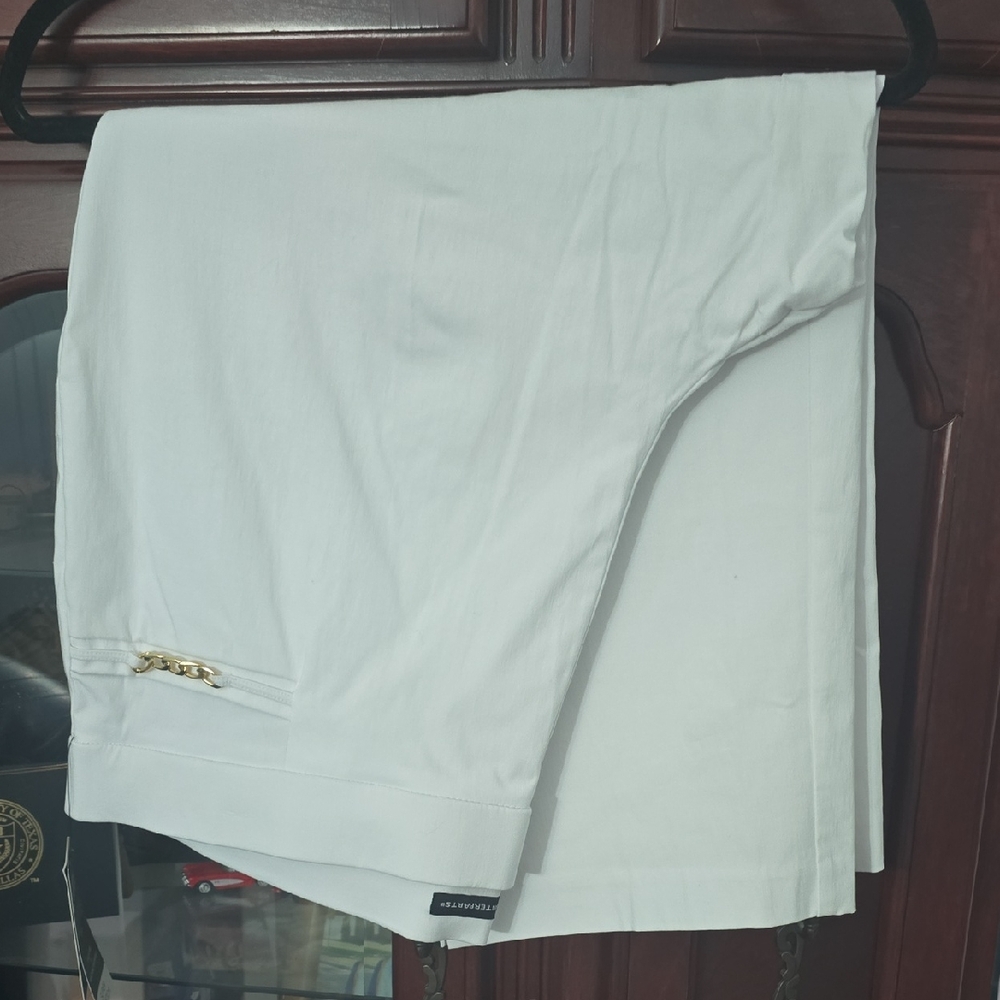 Counterparts Capri with Gold Detail